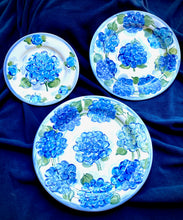 Load image into Gallery viewer, Ceramic Hydrangea Salad/Dinner/Charger Plate set